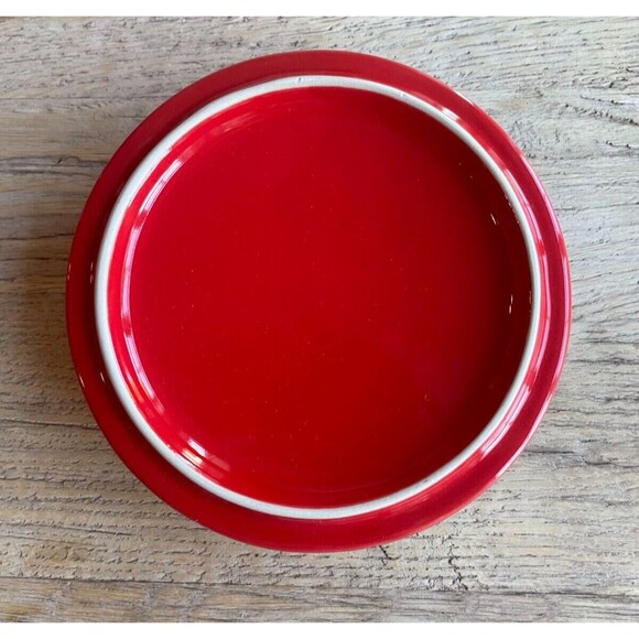 NEW Le Creuset Stoneware Mini Marmite Star Relief w/golden knob, 12cm, Cerise - Picture 9 of 11
